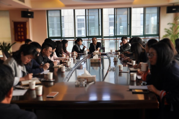 多宝网页版集团召开2017年度年轻人才培养专题座谈会